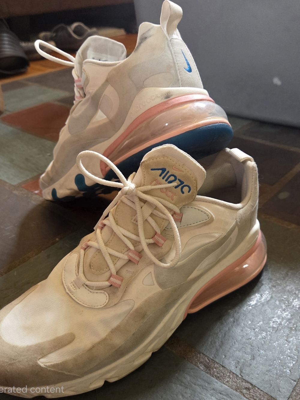 Nike Women's Air 270 React
